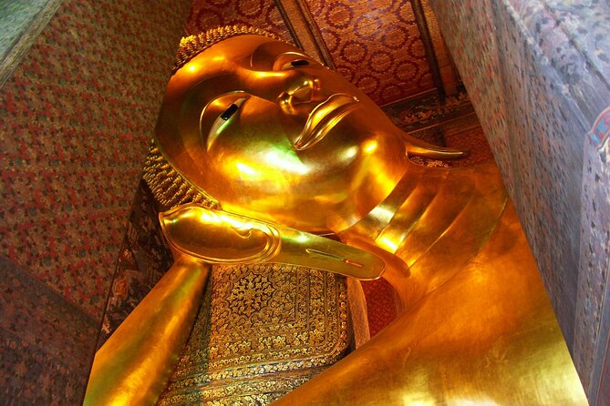 Bangkok Private Guide In and Around - Wat Arun and the shift toward the river