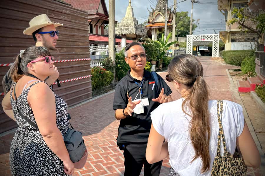 Bangkok Private Guide In and Around - Wat Benchamabophit: a calmer stop in the middle of motion