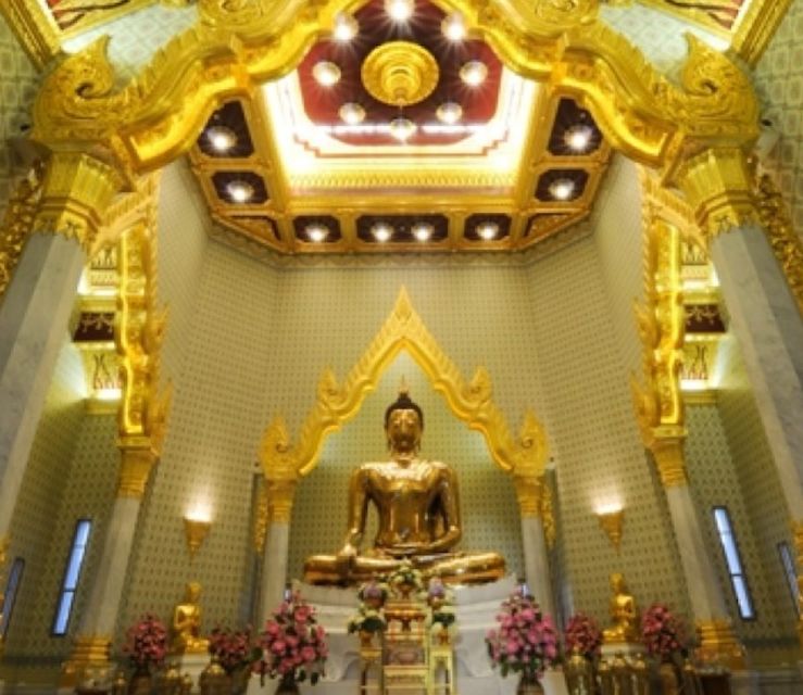 Bangkok: Private Half-Day Temple Tour - Wat Pho: reclining Buddha scale and the details your eyes will start finding