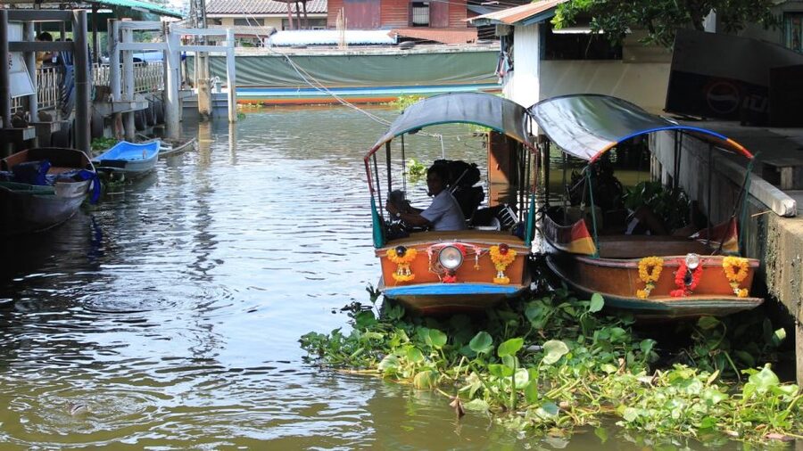Bangkok: Private Thonburi Longtail Boat Tour & Wat Pho Visit - Thonburi longtail boat: 1 hour of real sights and local life