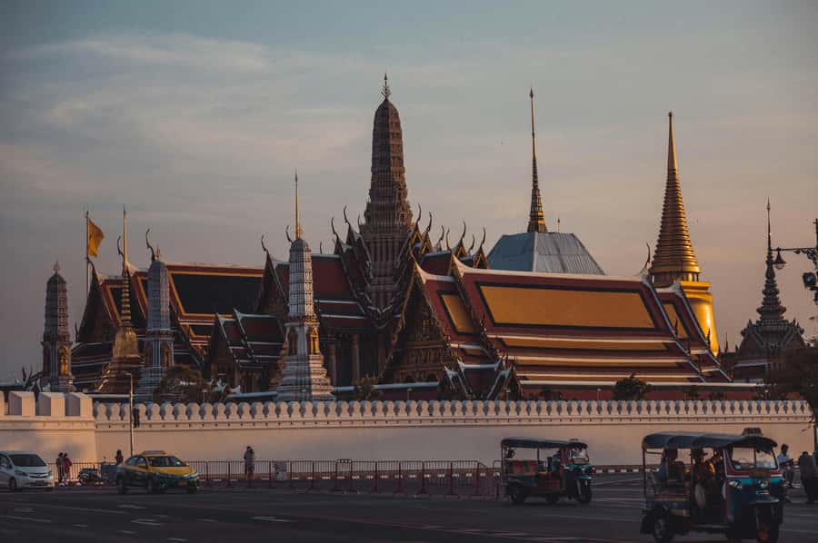 Bangkok: Private Wat Phra Kaew, Wat Pho & Wat Arun Tour - What’s Included vs. What You’ll Need to Handle