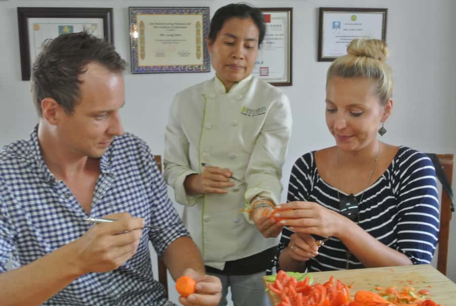 Bangkok: Professional Thai Fruit and Vegetable Carving Class - What you’ll carve: tomatoes, cucumbers, and classic Thai garnish looks