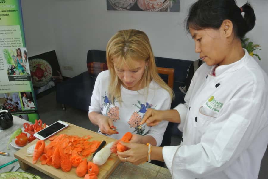 Bangkok: Professional Thai Fruit and Vegetable Carving Class - Class durations and how to choose your best fit