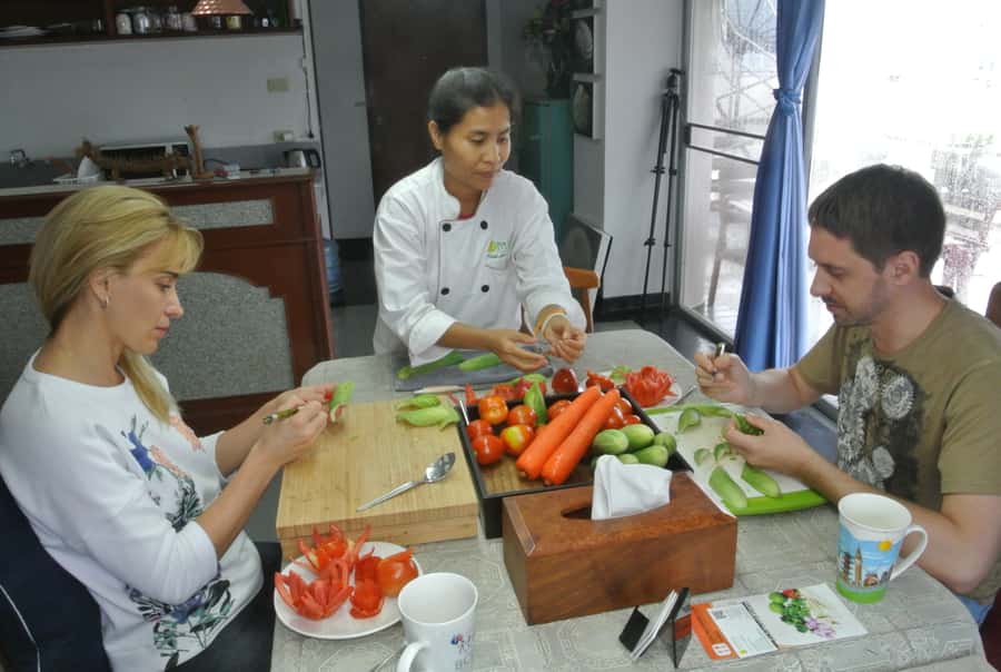 Bangkok: Professional Thai Fruit and Vegetable Carving Class - Meeting Siam Carving Academy near Sutthisan MRT (no pickup included)