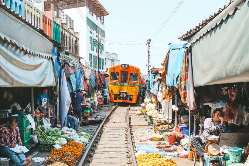 Bangkok: Railway and Floating Market Tour with Dragon Temple - Wat Sam Phran (Dragon Temple): the pink tower and winding dragon stairs