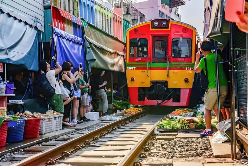 Bangkok: Railway, Floating Market & Chao Phraya Cruise Tour - Getting Pulled Out of Bangkok Early: Pickup, Timing, and Comfort