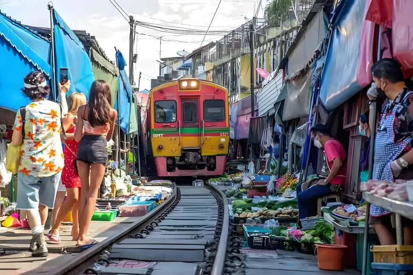 Bangkok: Railway, Floating Market & Chao Phraya Cruise Tour - Maeklong Railway Market: Watching the Stalls Move for the Train