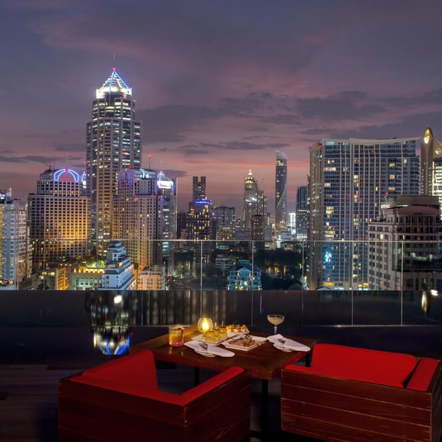 Bangkok: RedSquare Rooftop Bar at Novotel Sukhumvit 4 - Live DJ and music mood: when the soundtrack matches (or doesn’t)