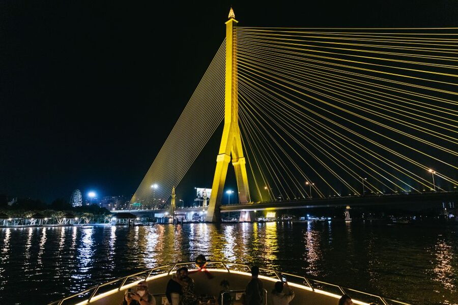 Bangkok: River Dinner Cruise on the Chao Phraya Princess - Live music onboard: the sweet spot between atmosphere and noise
