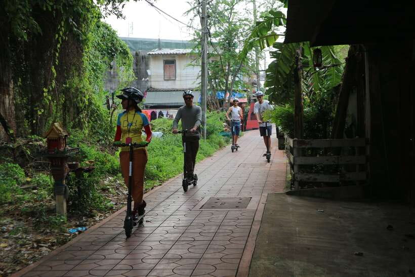Bangkok: Riverside E-Scooter Adventure with StreetFood Snack - Getting there smoothly: the meeting point you should use