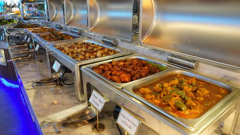 Bangkok: Royal Galaxy Cruise with Hotel Transfer - Your 2-Hour Chao Phraya Dinner Cruise: What You’ll Actually See