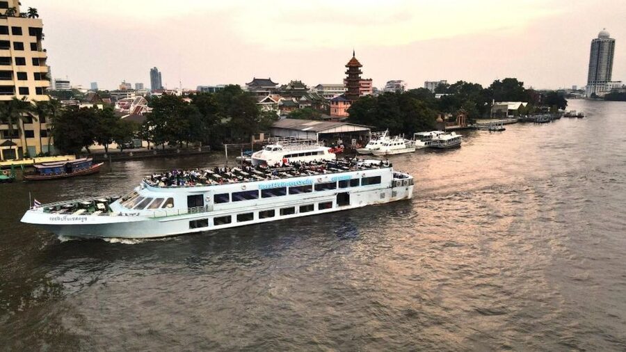 Bangkok: Royal Princess Chao Phraya Dinner Cruise - Chao Phraya at night: what you’ll actually see