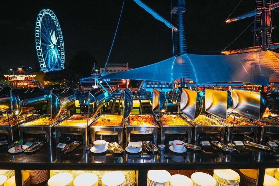 Bangkok: Royal Princess Chao Phraya Dinner Cruise - Crowds and comfort: how to handle the most common frustration