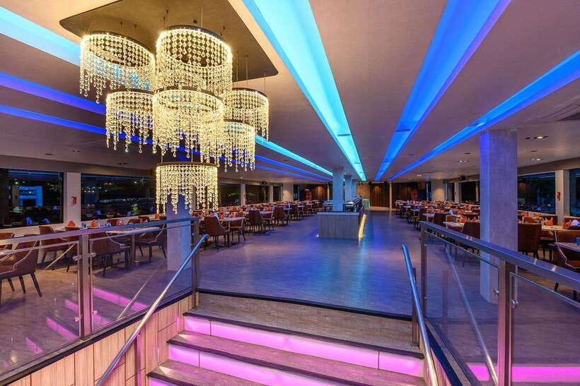 Bangkok: Royal Princess River Dinner Cruise with Live Music - The dinner cruise schedule: what you’ll actually experience