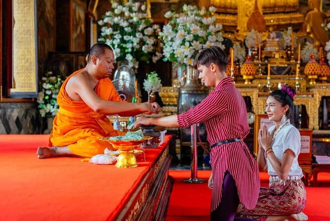 Bangkok's Best: City Highlights & Floating Market Private Tour - Kuan Yim Shrine to Yaowarat Chinatown: switching moods on purpose