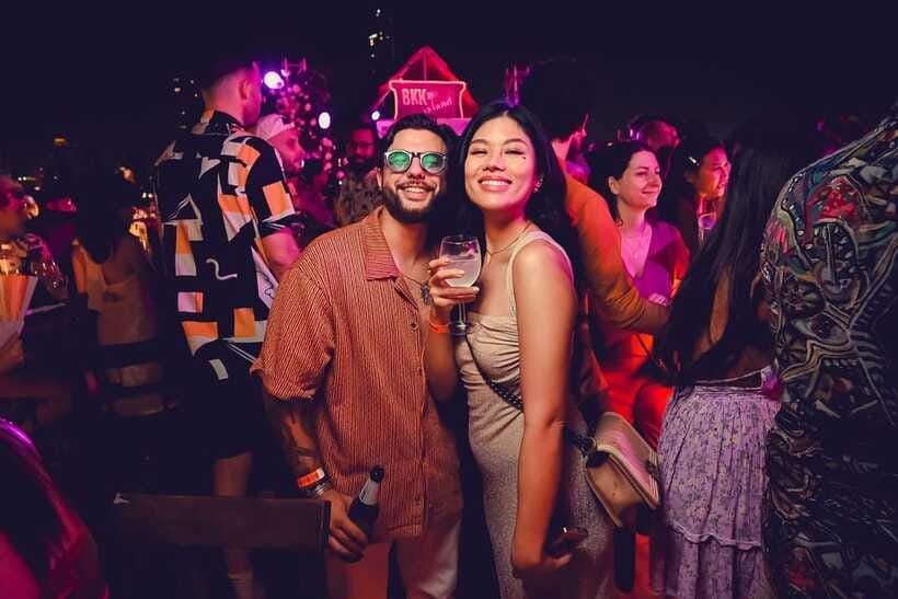 Bangkok's Best Party Boat - The Welcome Drink and What You Should Budget for