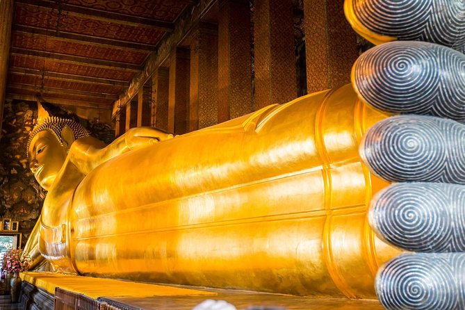 Bangkok's Landmarks Tour : GrandPalace WatTraimit WatPho WatArun - Wat Traimit (Temple of the Golden Buddha): where the gold starts