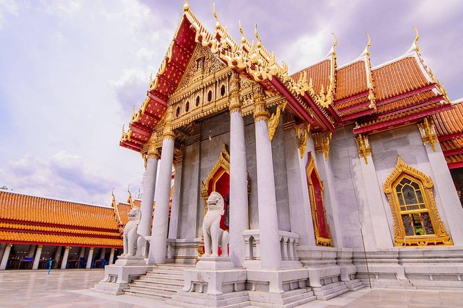 Bangkok's Landmarks Tour : GrandPalace WatTraimit WatPho WatArun - Wat Phra Kaew (Temple of the Emerald Buddha): the royal chapel feeling