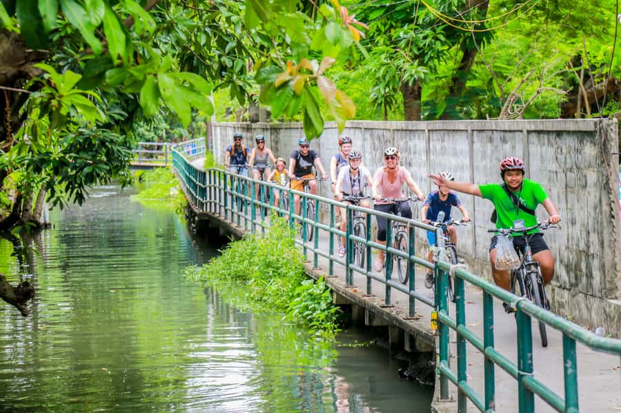 Bangkok’s Past with Local Taste Tour by Bike and Boat - Lunch by the Canal: Simple Thai Food With a Local Setting