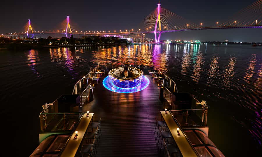 Bangkok: Saffron Chao Phraya River Dinner Cruise - Why a Chao Phraya Dinner Cruise Works in Bangkok