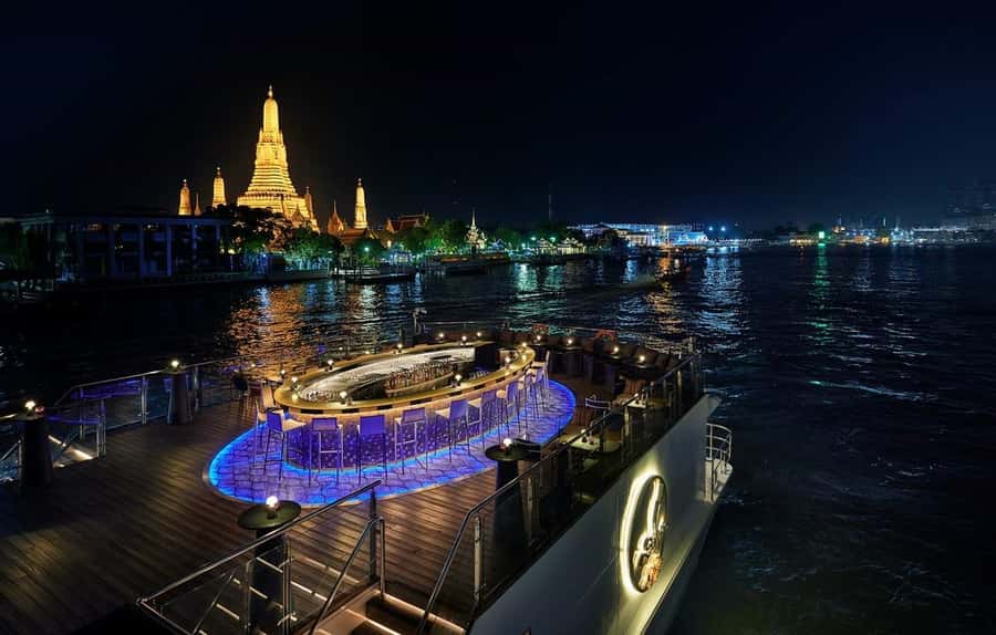Bangkok: Saffron Chao Phraya River Dinner Cruise - The Saffron Cruise, Moon Deck, and the Evening Atmosphere