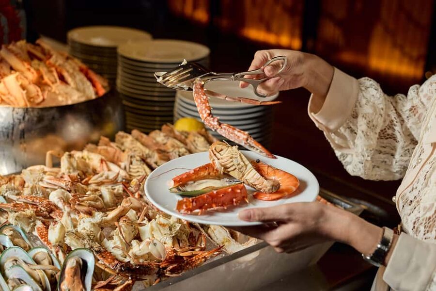 Bangkok: Saturday Dinner Buffet at W Bangkok - Drinks at the Buffet: Soft Drinks Included, Alcohol as an Upgrade