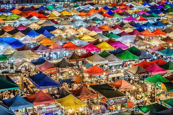 Bangkok Selfie Expert Tour: Little India, Wat Traimit & Wat Pho - Wat Traimit: the Golden Buddha and your first selfie win