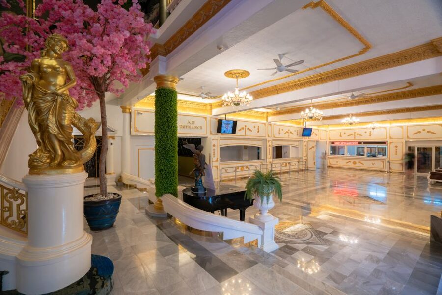 Bangkok: Skip-the-Line Golden Dome Cabaret Show Tickets - Practical Etiquette: What’s Not Allowed