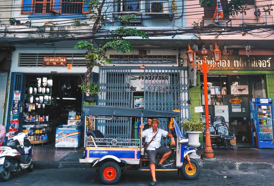 Bangkok: Street Art and Street Food Walking Tour - Charoenkrung Road murals and the snack run you’ll remember