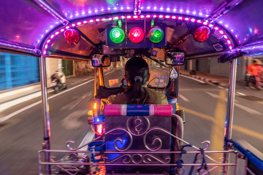Bangkok Street Food and Night Lights by Tuk Tuk - Song Wat Road (and the steamed bun moment): street art with real snack fuel