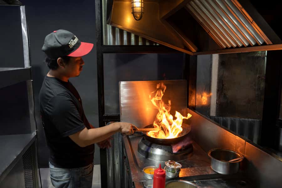 Bangkok Street Food and Night Lights by Tuk Tuk - Dinner at Rat Na Yot Phak 40 Years: the Pad See Ew payoff