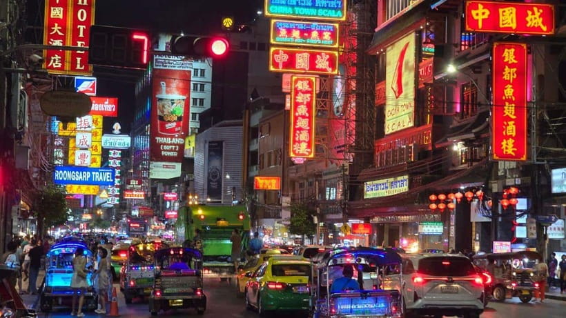 Bangkok: Street Food Tasting Tour at Night - Why Yaowarat at Night Feels Like Part of the Meal
