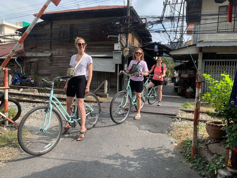Bangkok: Temples, Canals & Local Life Bike Tour - Thonburi’s canals and side streets: why this ride works