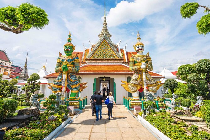 Bangkok Temples Tour at Wat Arun, Wat Phoa and Wat Saket - Stop 2: Wat Phra Chetuphon and the 46-metre reclining Buddha