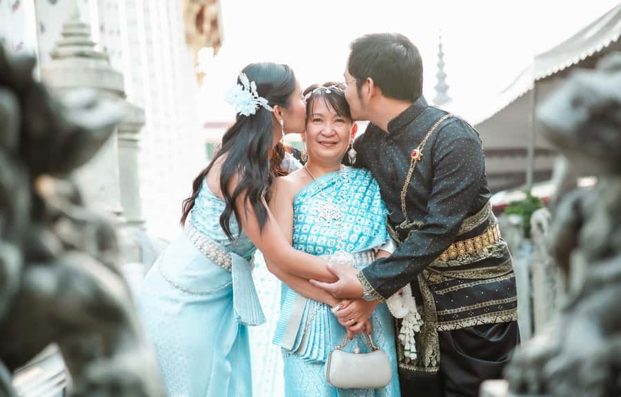 Bangkok: Thai Costume Photoshoot at Wat Arun - Thai costume fitting and rental: choose the easiest path