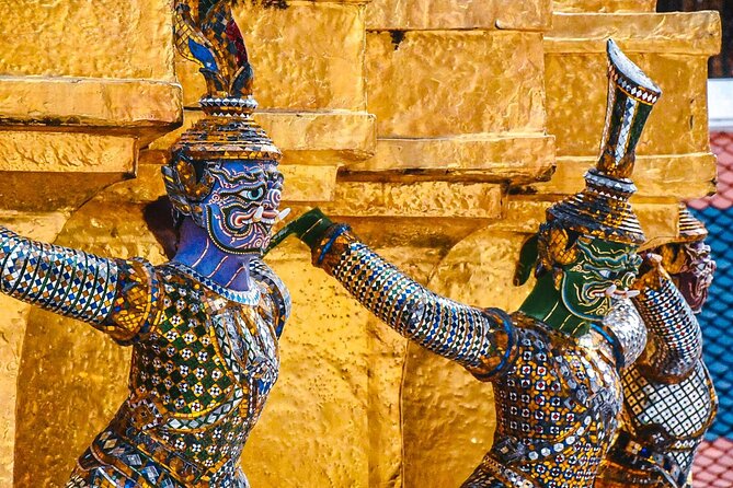 Bangkok: The Grand Palace, Wat Pho, and Wat Arun Walking Tour - Meeting at Tha Chang Pier and Getting Your Bearings Fast