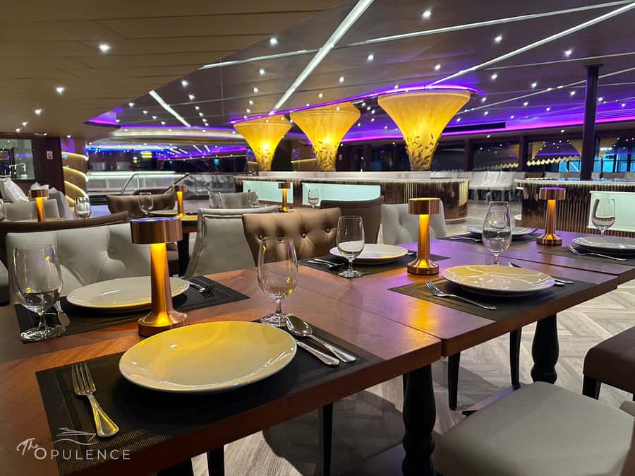 Bangkok: The Opulence Chao Phraya Lavish Dinner Cruise - The Chao Phraya at Night: How the Views Work During the 2 Hours