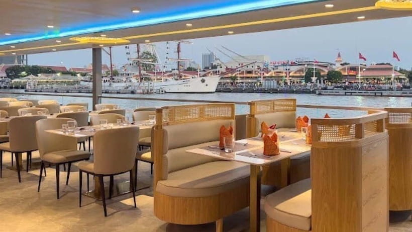 Bangkok: The Planet Cruise with Option Hotel Transfer - International buffet with seafood: what’s included and why it’s useful