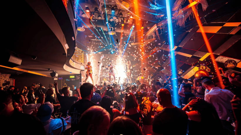 Bangkok: The Speakeasy, Rooftop & Iconic Venues Pub Crawl - Meeting up at Hemingway’s: how you get into the group fast