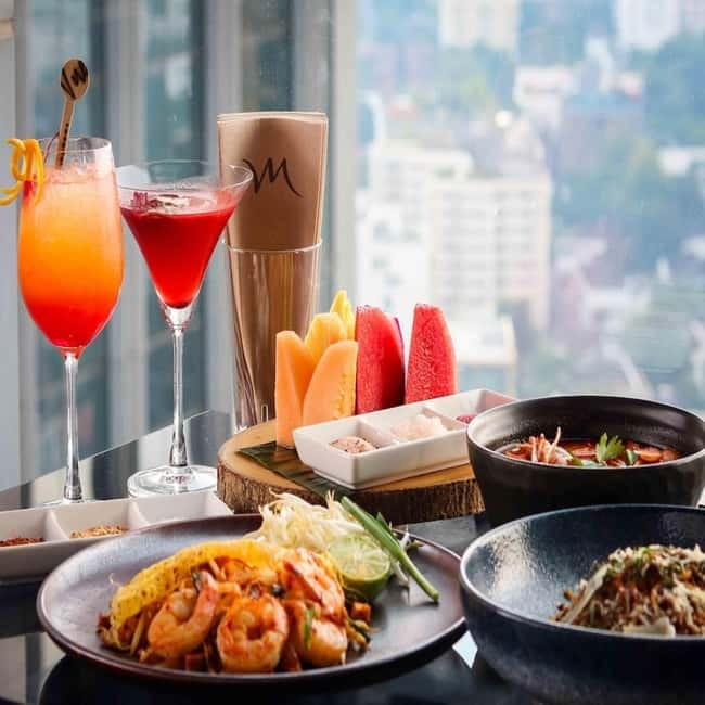 Bangkok: The Vue Bar Rooftop at Mercure Bangkok Sukhumvit 24 - Craft cocktails and craft beers: what makes the drinks part work
