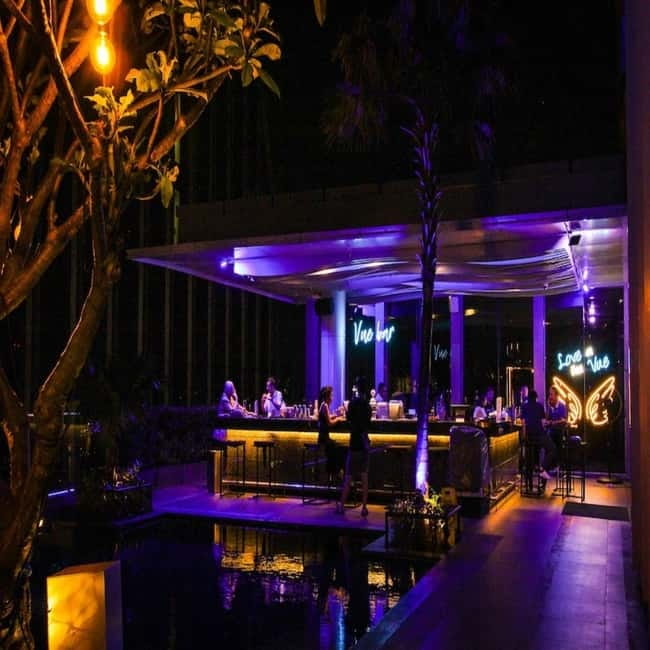 Bangkok: The Vue Bar Rooftop at Mercure Bangkok Sukhumvit 24 - Service at a packaged rooftop: what to expect in real terms