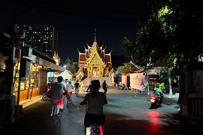 Bangkok Thonburi Backstreets and 3 Peaceful Temple Bike Tour - Wat Khun Chan: colorful statues and myth creatures