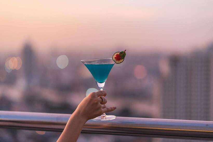 Bangkok: ThreeSixty Rooftop Bar at Millennium Hilton - Food and Drinks: Snacks That Actually Satisfy