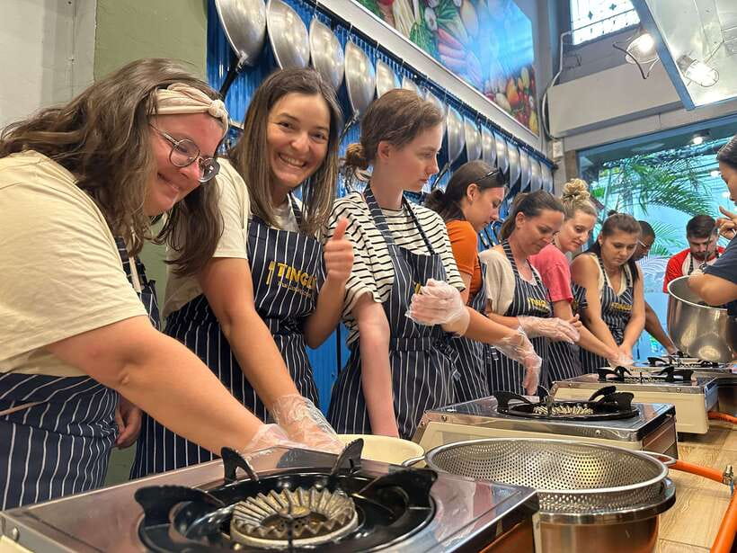Bangkok: Tingly Thai Cooking School Half-Day Cooking Class - The curry game: which chicken curry you’ll make by weekday