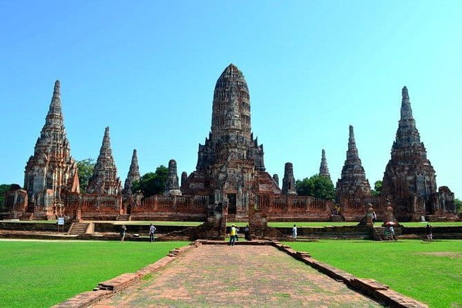 Bangkok to Ayutthaya Lopburi Monkey Temple, Largest Buddha Tour - Wat Muang in Wiset Chaichan: The 92-Meter Seated Buddha Moment