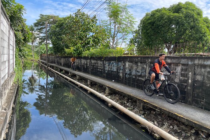 Bangkok Tour by Boat and Bike - A brief bridge moment on the Bhumibol (Industrial Ring Road) Bridge