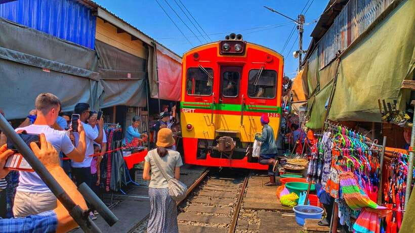 Bangkok: Train Market & Floating Market with Boat Ride - Maeklong Railway Market: the moment the train comes close