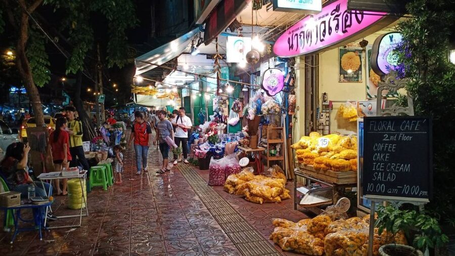 Bangkok: Travstore Original Bangkok Discovery Tour - Wat Arun to the Thonburi side: what to look for besides the obvious