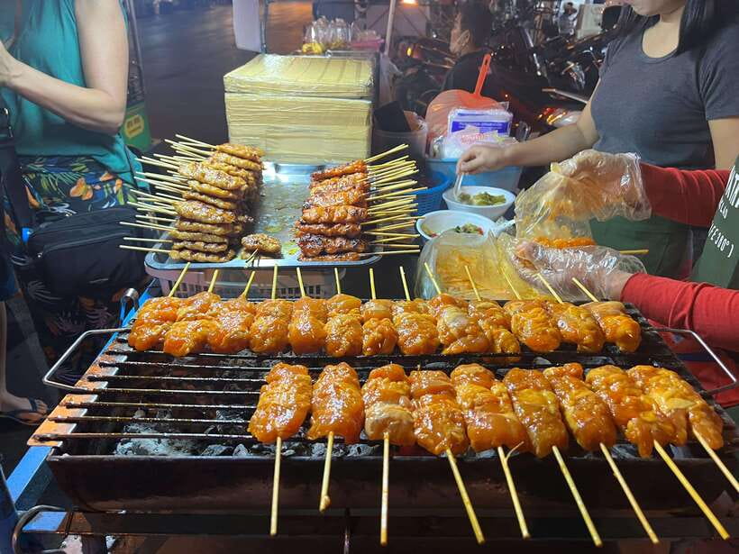 Bangkok Tuk-Tuk by Night with Chinatown Street Food Meal - Wat Arun after sunset: what you can see even if the temple is closed