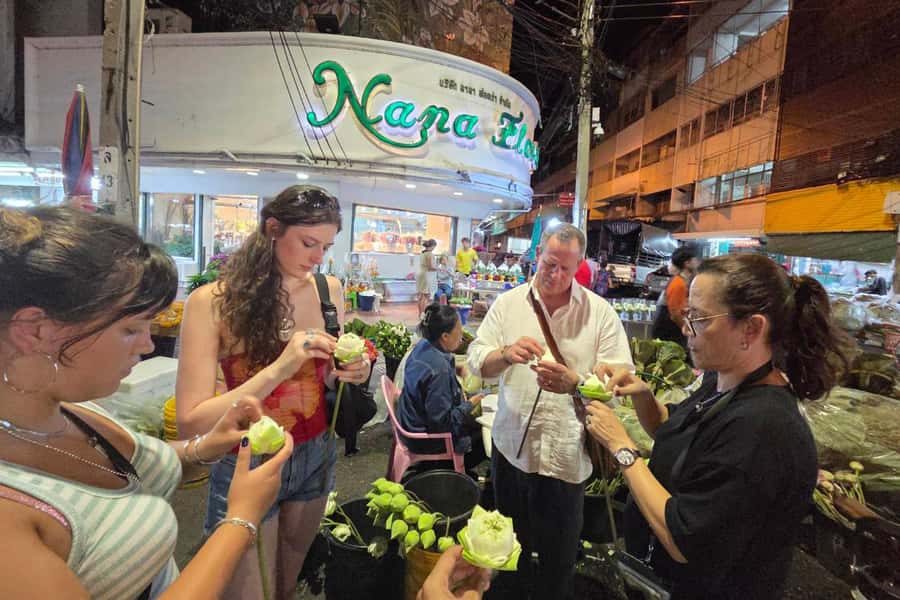 Bangkok Tuk Tuk Night Tour with Chinatown visit - Chinatown at night: what to expect from the street food tastings